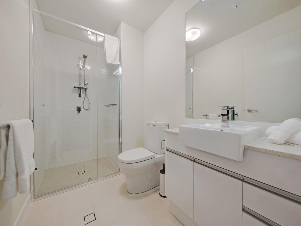 Link Portside Wharf Apartment Hotel Бризбейн Стая снимка